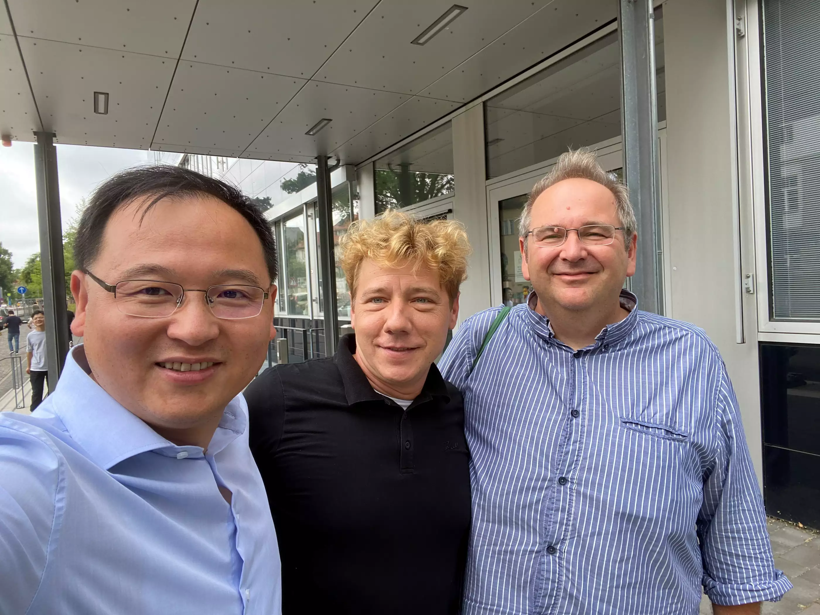 group photo of prof Xinliang Feng (MPI Halle), dr Grégory Schneider (Leiden University), and prof Thomas Heine (Dresden University of Technology)